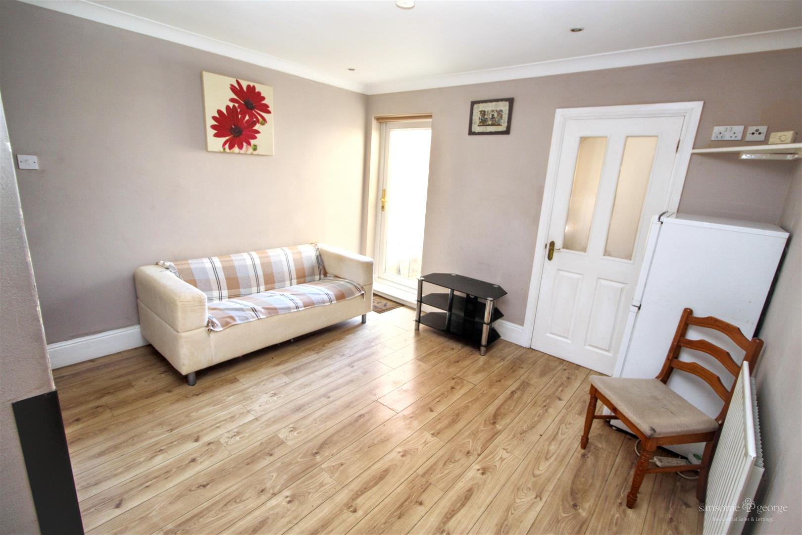 3 bed property in Shaftesbury Road, Reading